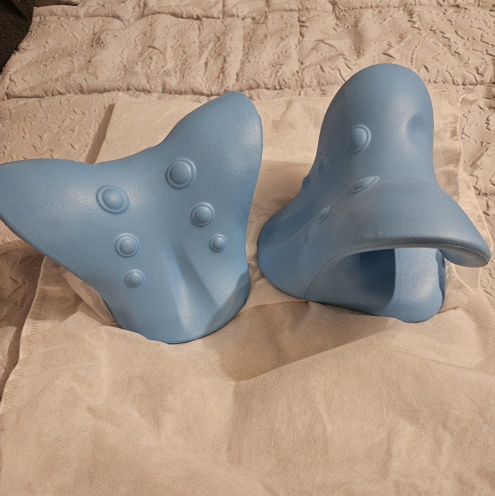Blue Comfort Support Traction Pillows